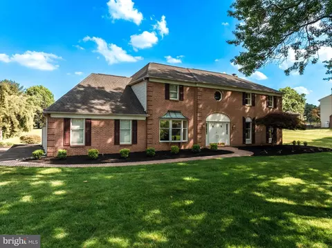 75 Eisenhard Dr, Ivyland, PA 18974