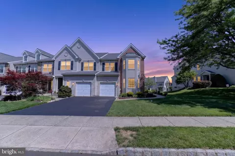 106 Julian Dr E, Warwick, PA 18974
