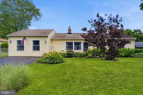 53 Birch Dr, Levittown, PA 19054
