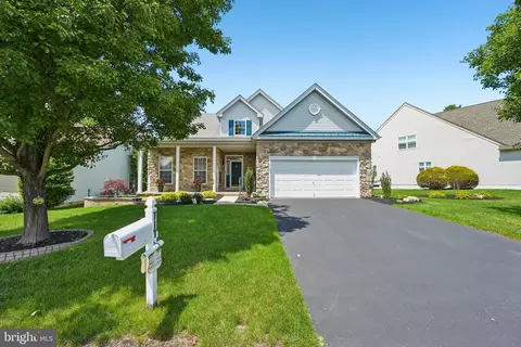 717 S Settlers Cir, Warrington, PA 18976