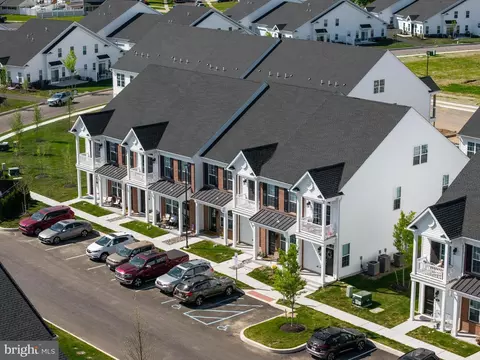 24 Ivy Ln #86, Levittown, PA 19055