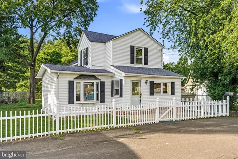 1938 Parkview Ave, Bristol, PA 19007