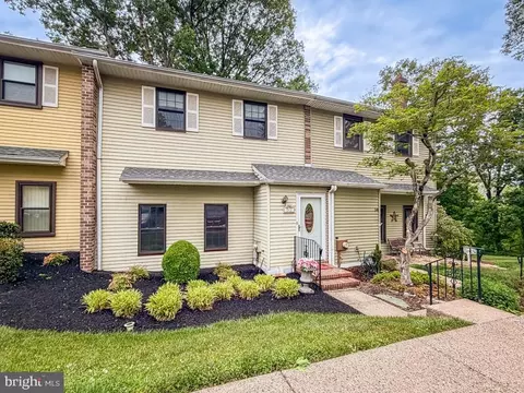 52 Woodbridge Ct N #N, Feasterville Trevose, PA 19053