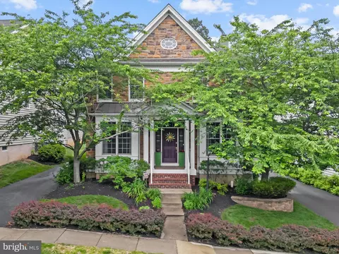 247 Cambridge Pl, Chalfont, PA 18914