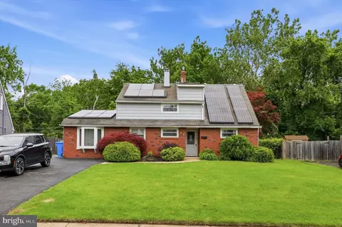 57 Whitewood Dr, Levittown, PA 19057
