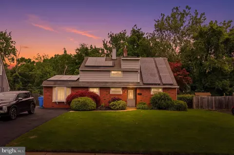 57 Whitewood Dr, Levittown, PA 19057