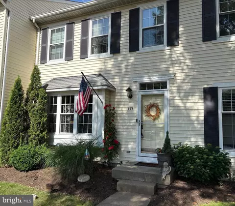339 Ivanhoe Ct, Langhorne, PA 19047