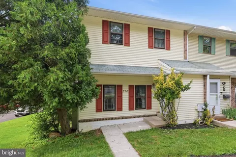 520 Pebble Ridge Ct, Feasterville Trevose, PA 19053