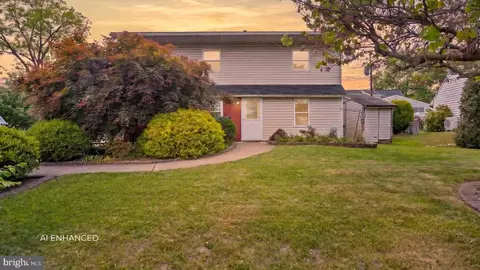 23 Cotton Rd, Levittown, PA 19057