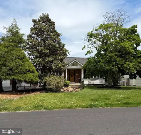 231 Cambria Ave, Bensalem, PA 19020