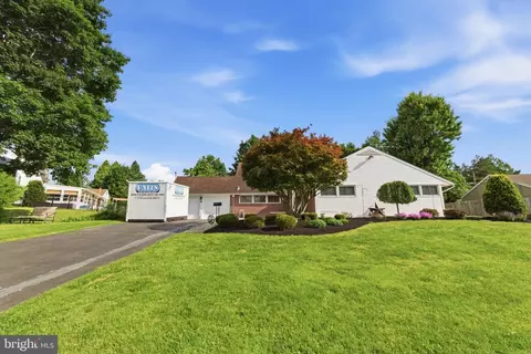 78 Forsythia Dr N, Levittown, PA 19056