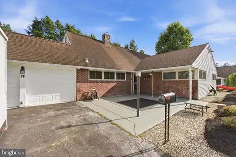 78 Forsythia Dr N, Levittown, PA 19056