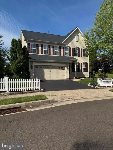 4 Hartfeld Rd, Newtown, PA 18940