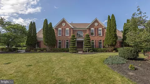 2062 Silverwood Dr, Newtown, PA 18940