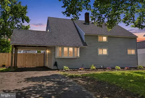 12 Hickory Ln, Levittown, PA 19055
