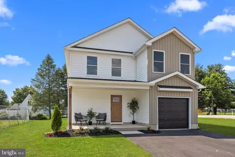 1 Mclevins Ct, Croydon, PA 19021