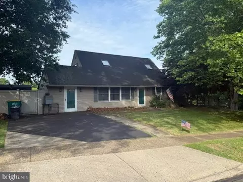 2 Quay Rd, Levittown, PA 19057
