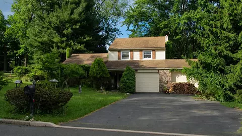 506 Holly Knoll Dr, Churchville, PA 18966
