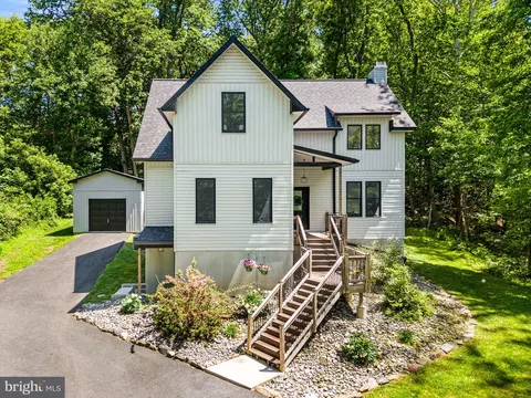 225 Playwicki St, Langhorne, PA 19047