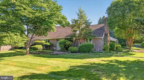73 Shady Grove Cir, Doylestown, PA 18901
