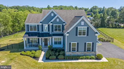 1 Bennett Ln, Newtown, PA 18940