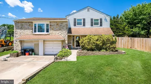 14 Mccarthy Ave, Langhorne, PA 19047