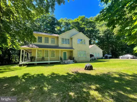 1453 Makefield Rd, Yardley, PA 19067