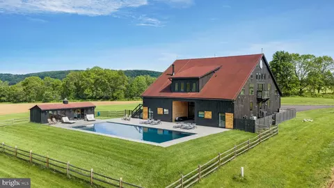 854 Spring Hill Rd, Riegelsville, PA 18077