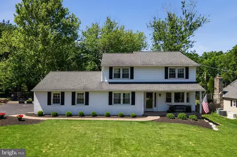 824 Queens Dr, Yardley, PA 19067