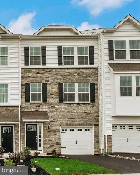 305 Lantern Ct, Sellersville, PA 18960