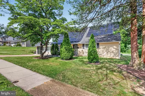 88 Cobalt Cross Rd, Levittown, PA 19057