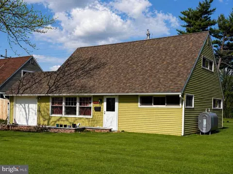 204 Kenwood S, Levittown, PA 19055
