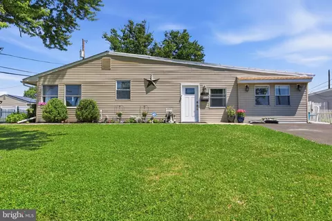68 Butternut Rd, Levittown, PA 19057