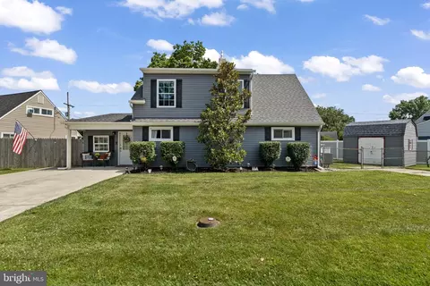 190 Northpark Dr, Levittown, PA 19054