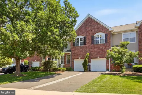 53 Dispatch Dr, Washington Crossing, PA 18977