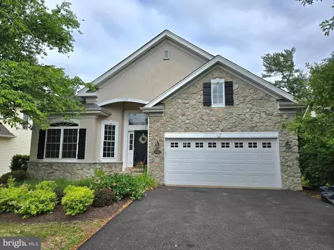 111 Silver Tail Ln, New Hope, PA 18938
