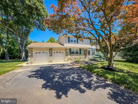 16 Upton Ln, Yardley, PA 19067