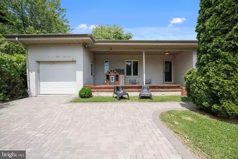 212 Skyline Dr, Feasterville Trevose, PA 19053