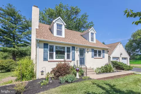28 Twining Bridge Rd, Newtown, PA 18940