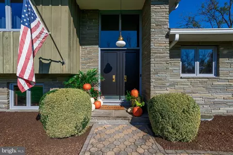 33 Woodhill Rd, Newtown, PA 18940