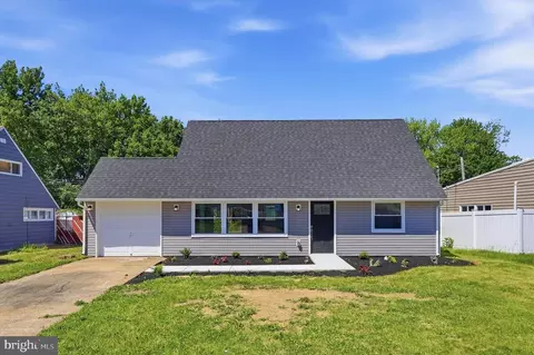 101 Kingwood Ln, Levittown, PA 19055