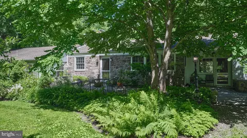 4 Low Rd, New Hope, PA 18938