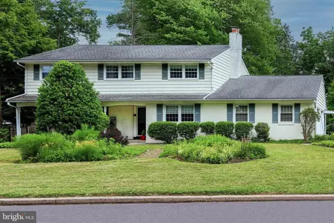 949 Queens Dr, Yardley, PA 19067