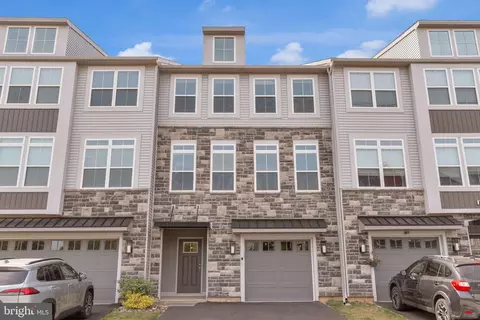 10 Independence Ct, Perkasie, PA 18944