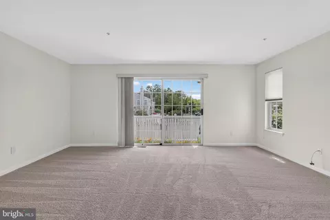 Living - 327 Eagle Ct #201, Jamison, PA 18929 photo 4 of 5