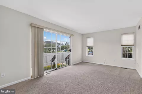 Living - 327 Eagle Ct #201, Jamison, PA 18929 photo 2 of 5