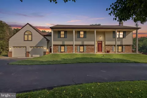 2733 Village Rd, Langhorne, PA 19047