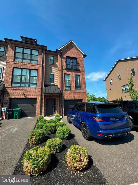 14 Diana Ln, Feasterville Trevose, PA 19053