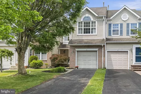 14 Sparrow Walk, Newtown, PA 18940