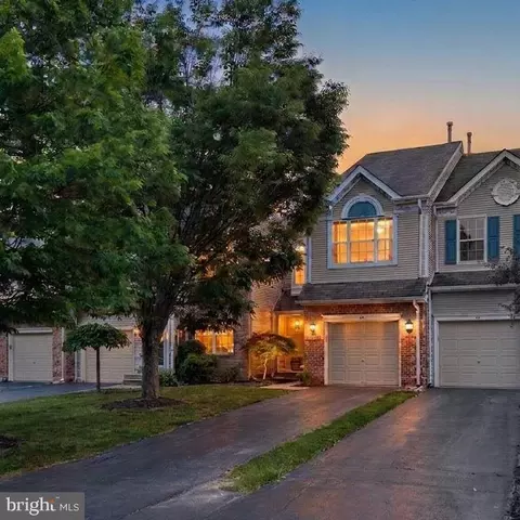 14 Sparrow Walk, Newtown, PA 18940